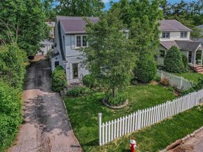 20 Baylis Place, Syosset NY 11791