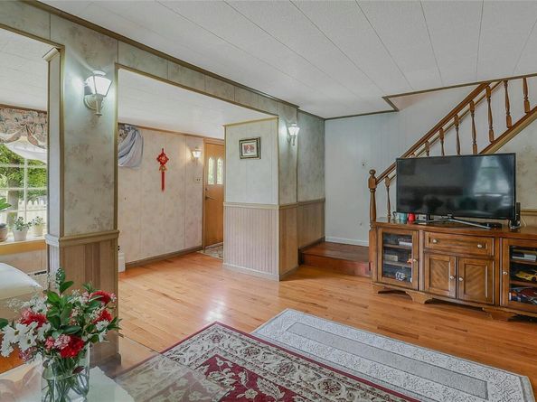 20 Baylis Place, Syosset NY 11791