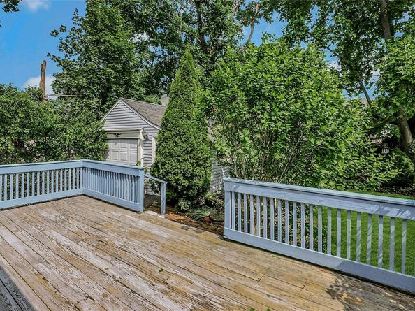 20 Baylis Place, Syosset NY 11791