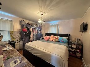 315 Cedar Court, Copiague NY 11726