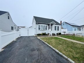 315 Cedar Court, Copiague NY 11726
