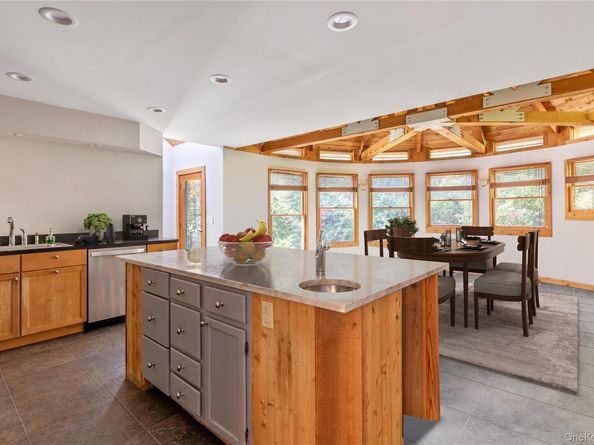 31 Marys Lane, Centerport NY 11721