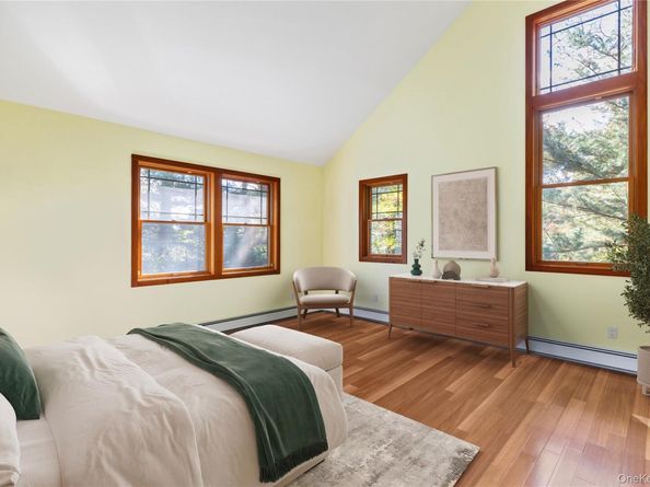 31 Marys Lane, Centerport NY 11721