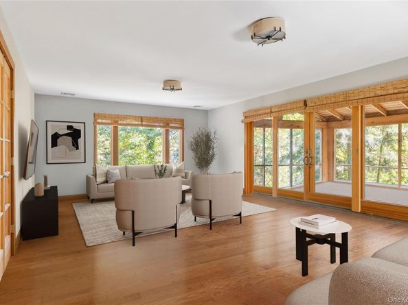 31 Marys Lane, Centerport NY 11721