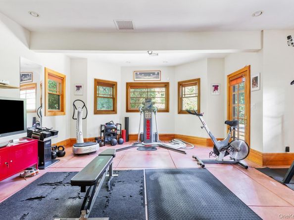 31 Marys Lane, Centerport NY 11721