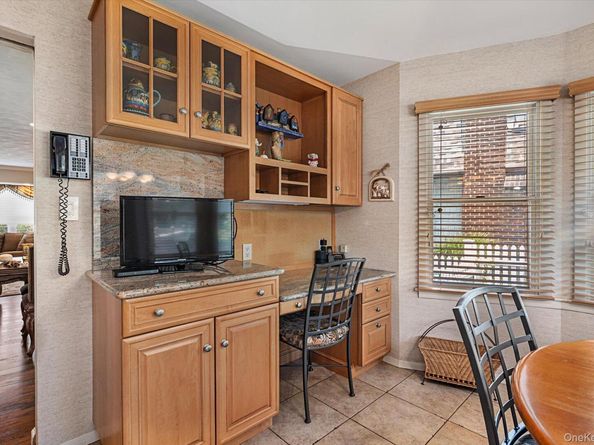 27 Bridle Path, Roslyn NY 11576