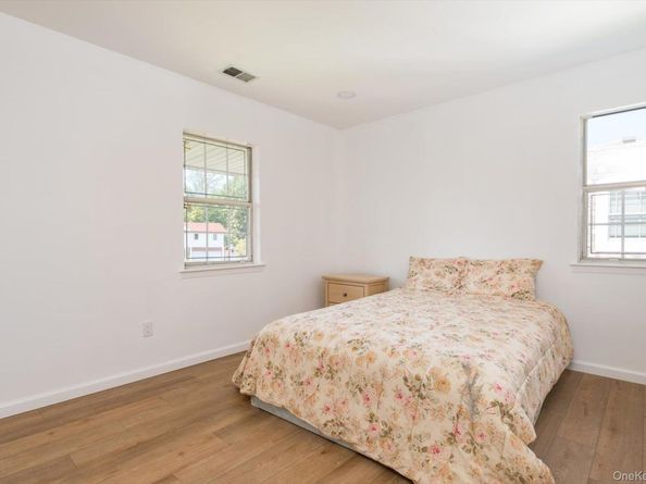 27 Bridle Path, Roslyn NY 11576