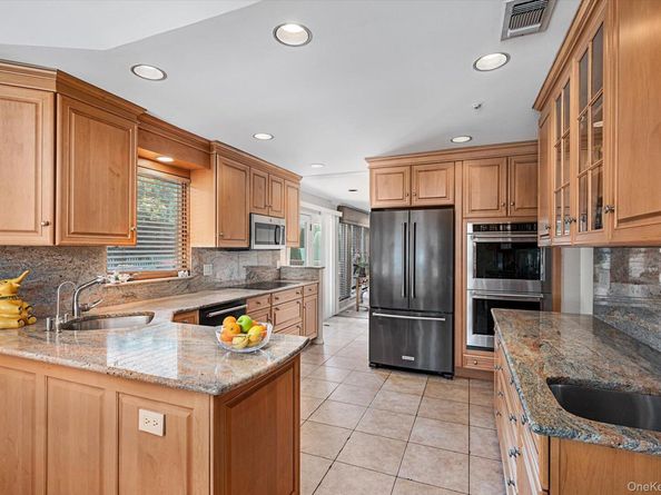 27 Bridle Path, Roslyn NY 11576