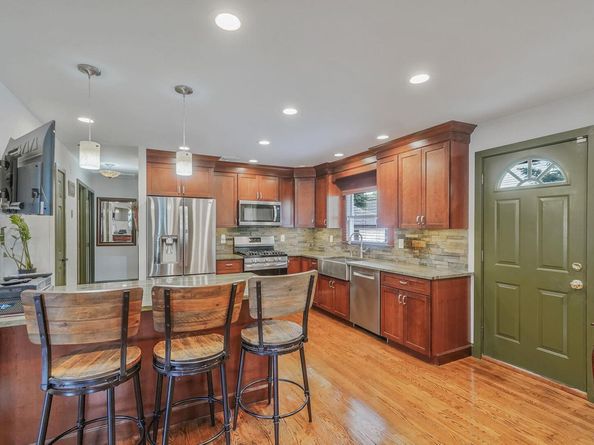 2 Burnett Avenue, Bay Shore NY 11706