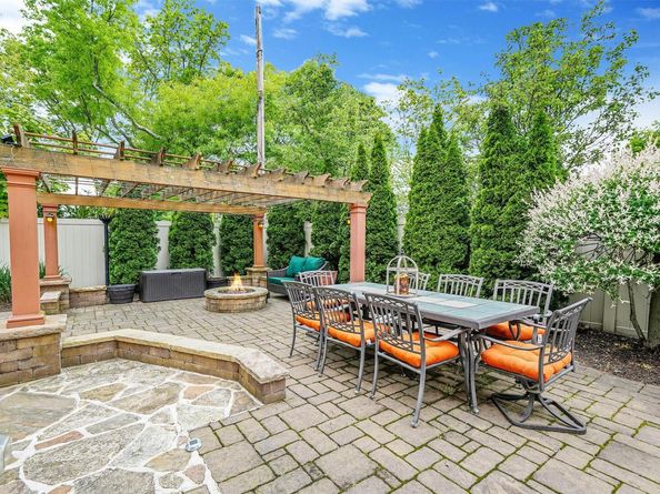 2 Burnett Avenue, Bay Shore NY 11706