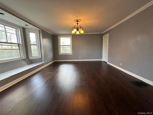 8 The Serpentine, New Rochelle NY 10801