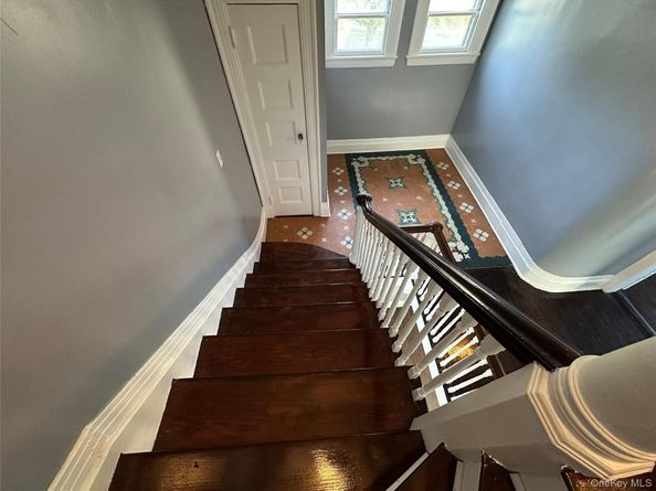 8 The Serpentine, New Rochelle NY 10801