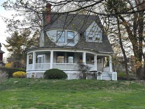 8 The Serpentine, New Rochelle NY 10801