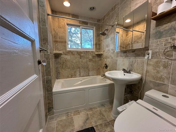 8 The Serpentine, New Rochelle NY 10801