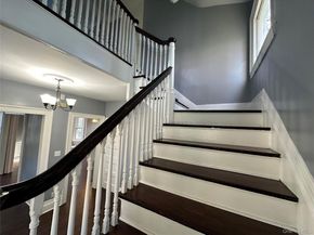 8 The Serpentine, New Rochelle NY 10801