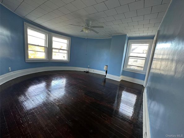 8 The Serpentine, New Rochelle NY 10801