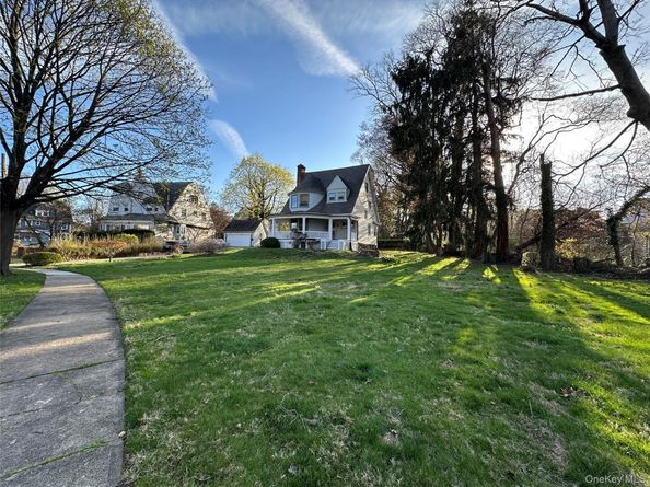 8 The Serpentine, New Rochelle NY 10801