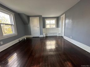 8 The Serpentine, New Rochelle NY 10801