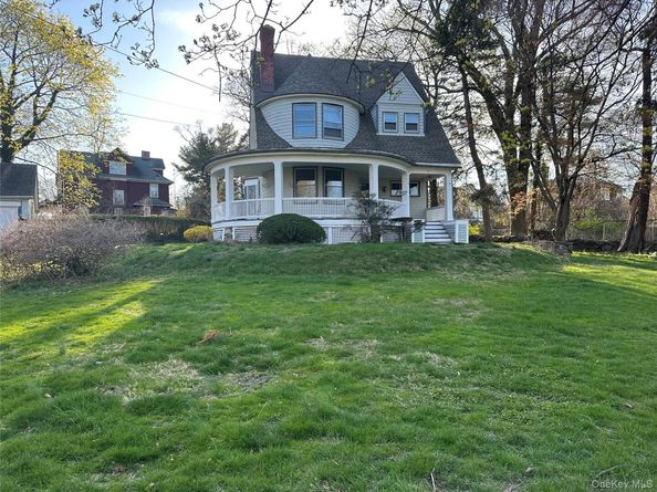 8 The Serpentine, New Rochelle NY 10801