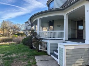 8 The Serpentine, New Rochelle NY 10801