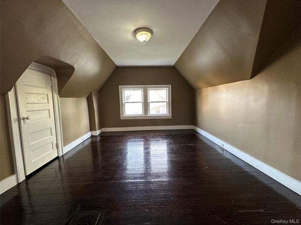 8 The Serpentine, New Rochelle NY 10801