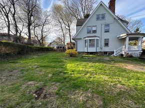 8 The Serpentine, New Rochelle NY 10801