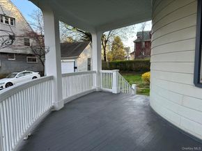 8 The Serpentine, New Rochelle NY 10801