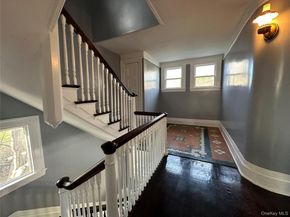 8 The Serpentine, New Rochelle NY 10801