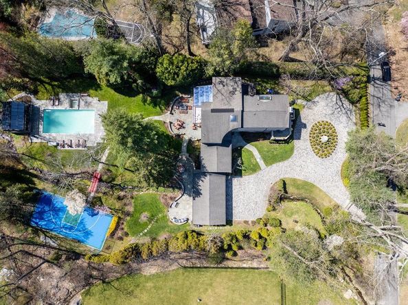 16 High Point Lane, Scarsdale NY 10583