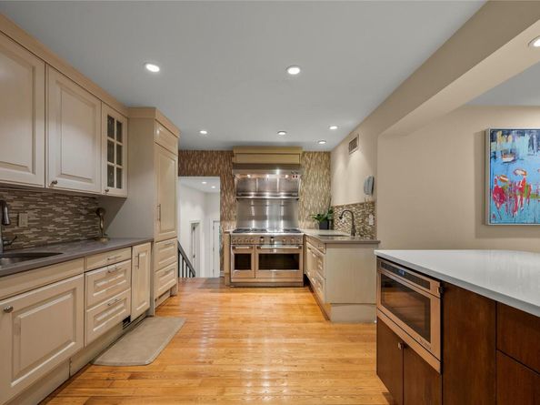 16 High Point Lane, Scarsdale NY 10583