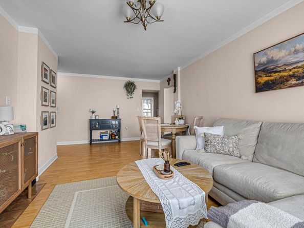 141-45 78th Road 3A, Kew Garden Hills NY 11367