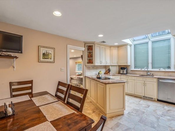4 Midfarm Road, Rockville Centre NY 11570