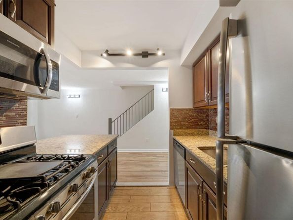 383 E 10th Street D4, New York (Manhattan) NY 10009