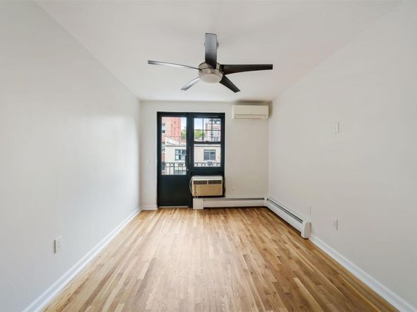 383 E 10th Street D4, New York (Manhattan) NY 10009