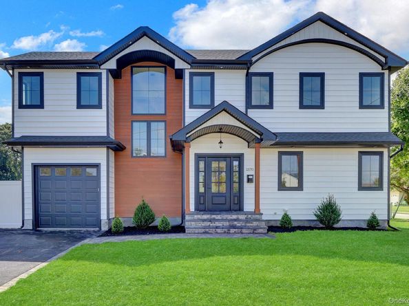 1370 Noel Court, Merrick NY 11566