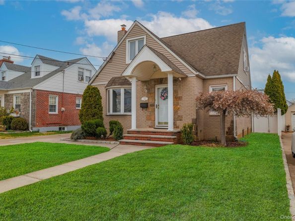 934 Hancock Street, Franklin Square NY 11010