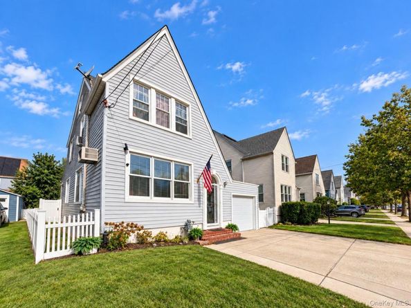 17 Kenmore Road, Valley Stream NY 11581