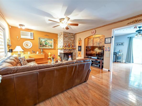 10 William Street, Copiague NY 11726