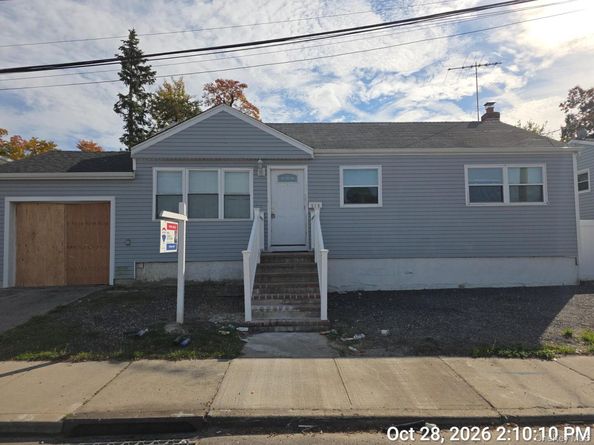 918 Sunrise Highway, North Babylon NY 11704