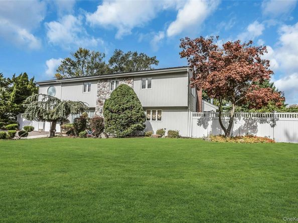 25 Lesley Lane, Old Bethpage NY 11804