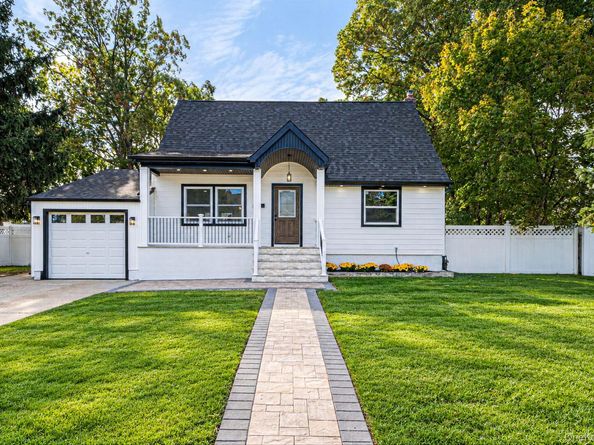 72 Kobb Boulevard, West Islip NY 11795