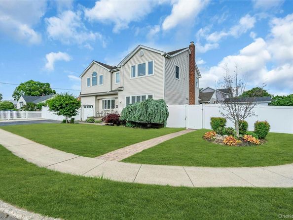 7 Mohawk Drive, Massapequa NY 11758