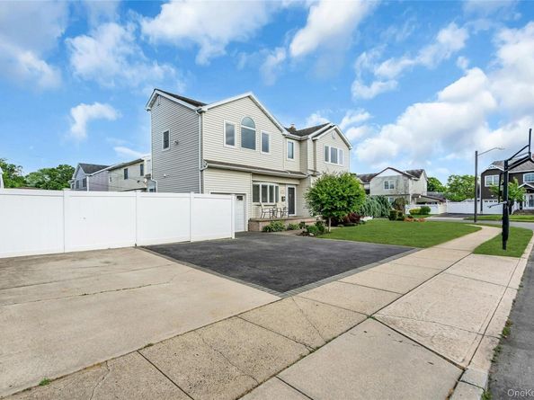 7 Mohawk Drive, Massapequa NY 11758