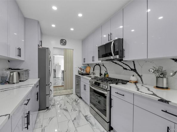 150-15 75th Avenue 6E, Kew Garden Hills NY 11367