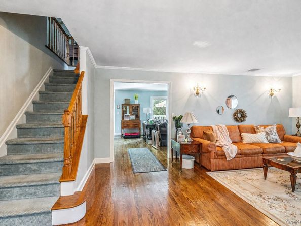6 Cedar Avenue, Locust Valley NY 11560