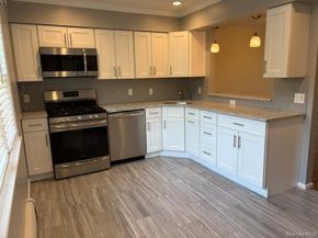 11 Harbour Lane 1B, Oyster Bay NY 11771