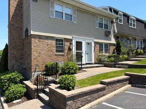 11 Harbour Lane 1B, Oyster Bay NY 11771