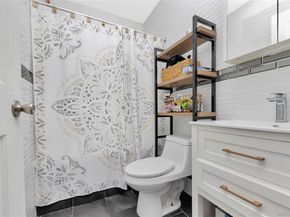 164-15 104th Road, Jamaica NY 11433