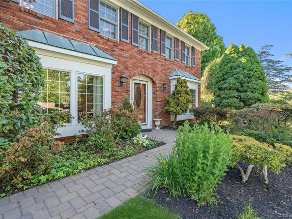 15-17 Park Woods Lane, Kings Park NY 11754