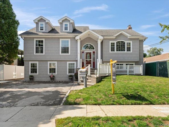 16 Taft Avenue, Bethpage NY 11714